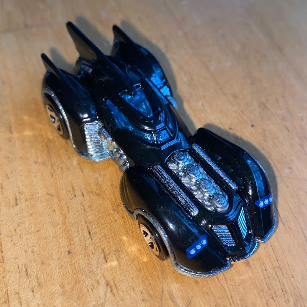 Mattel Hot Wheels & DC Comics D04 Batmobile (S10) 1:64